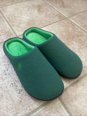 RockDove Two-Tone Slip-On Closed Toe Memory Foam House Slippers